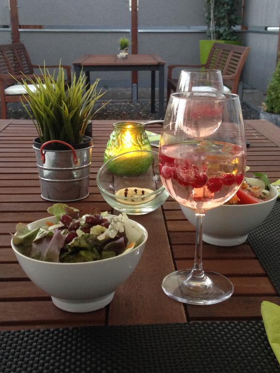 Wohnraum Hotel & Gaestehaus Gusterath ภายนอก รูปภาพ