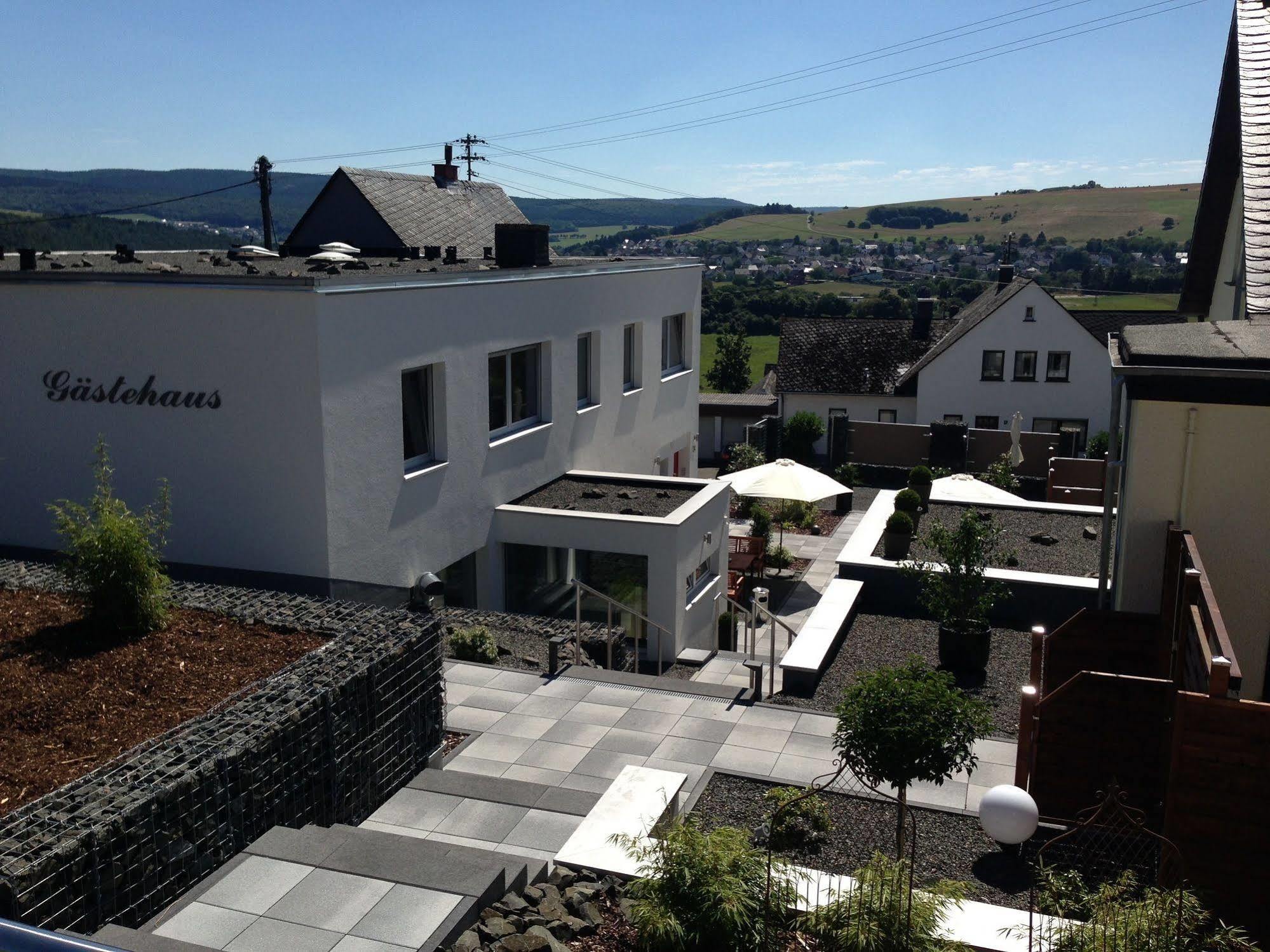 Wohnraum Hotel & Gaestehaus Gusterath ภายนอก รูปภาพ
