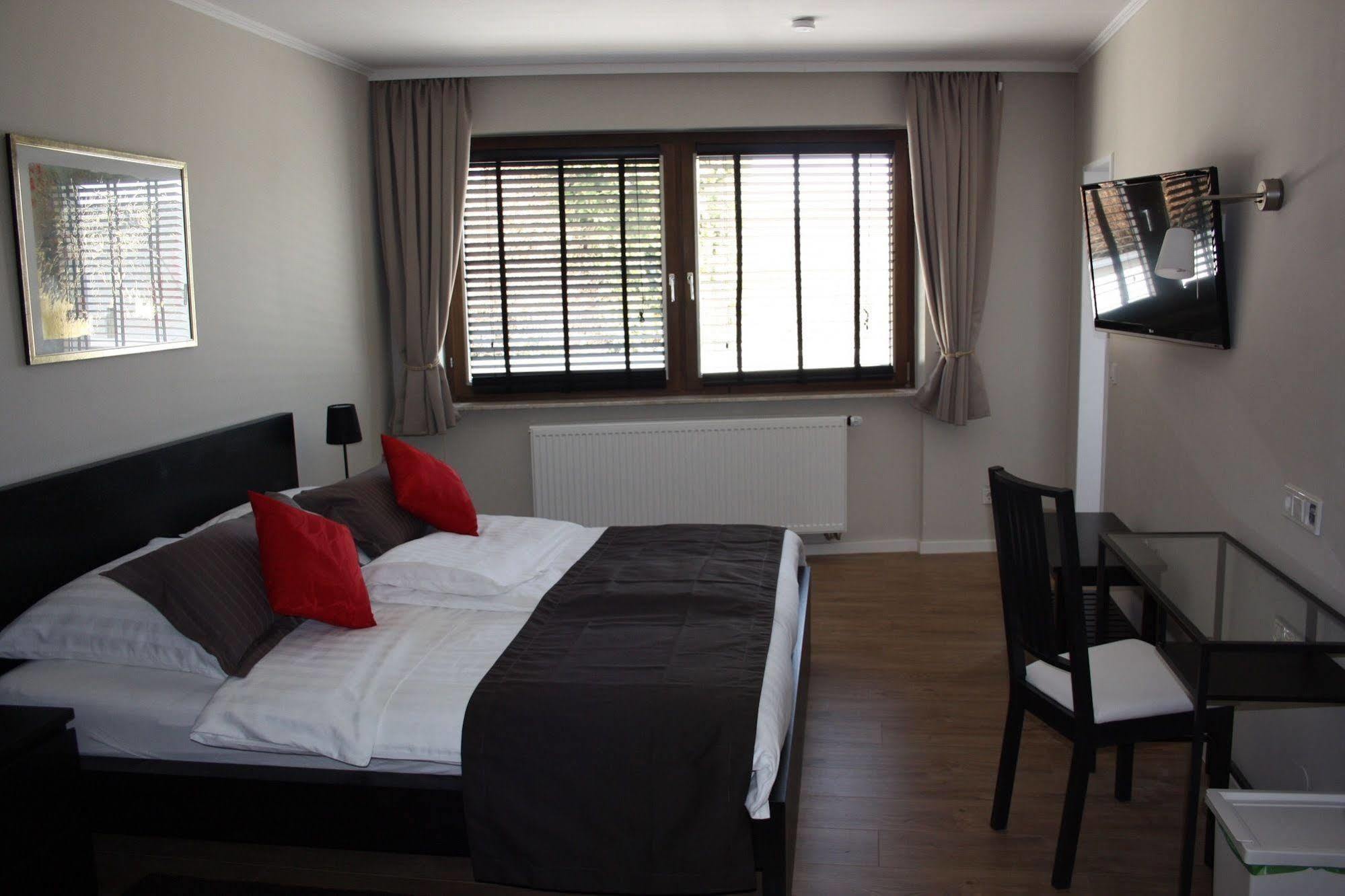 Wohnraum Hotel & Gaestehaus Gusterath ภายนอก รูปภาพ