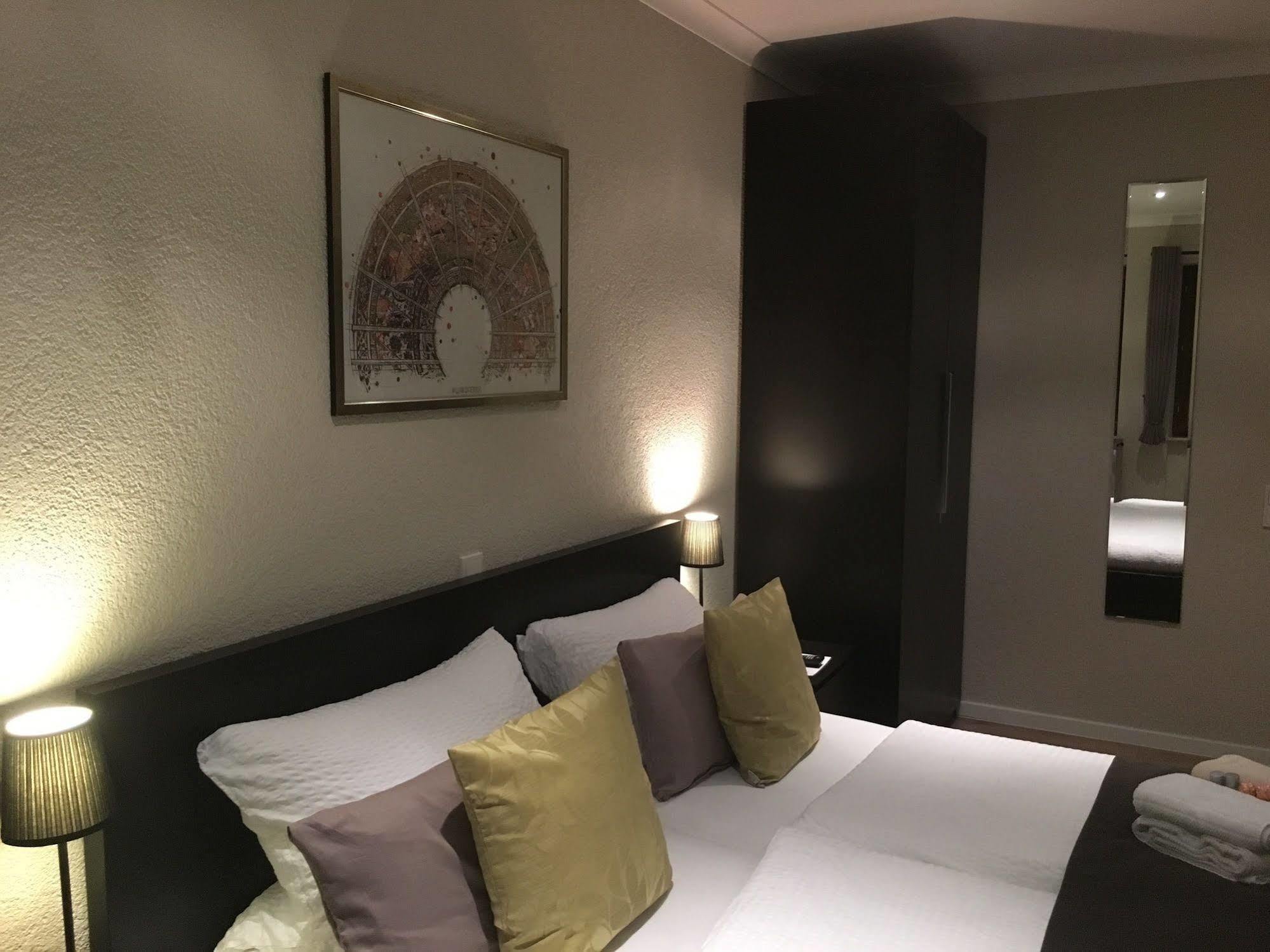 Wohnraum Hotel & Gaestehaus Gusterath ภายนอก รูปภาพ