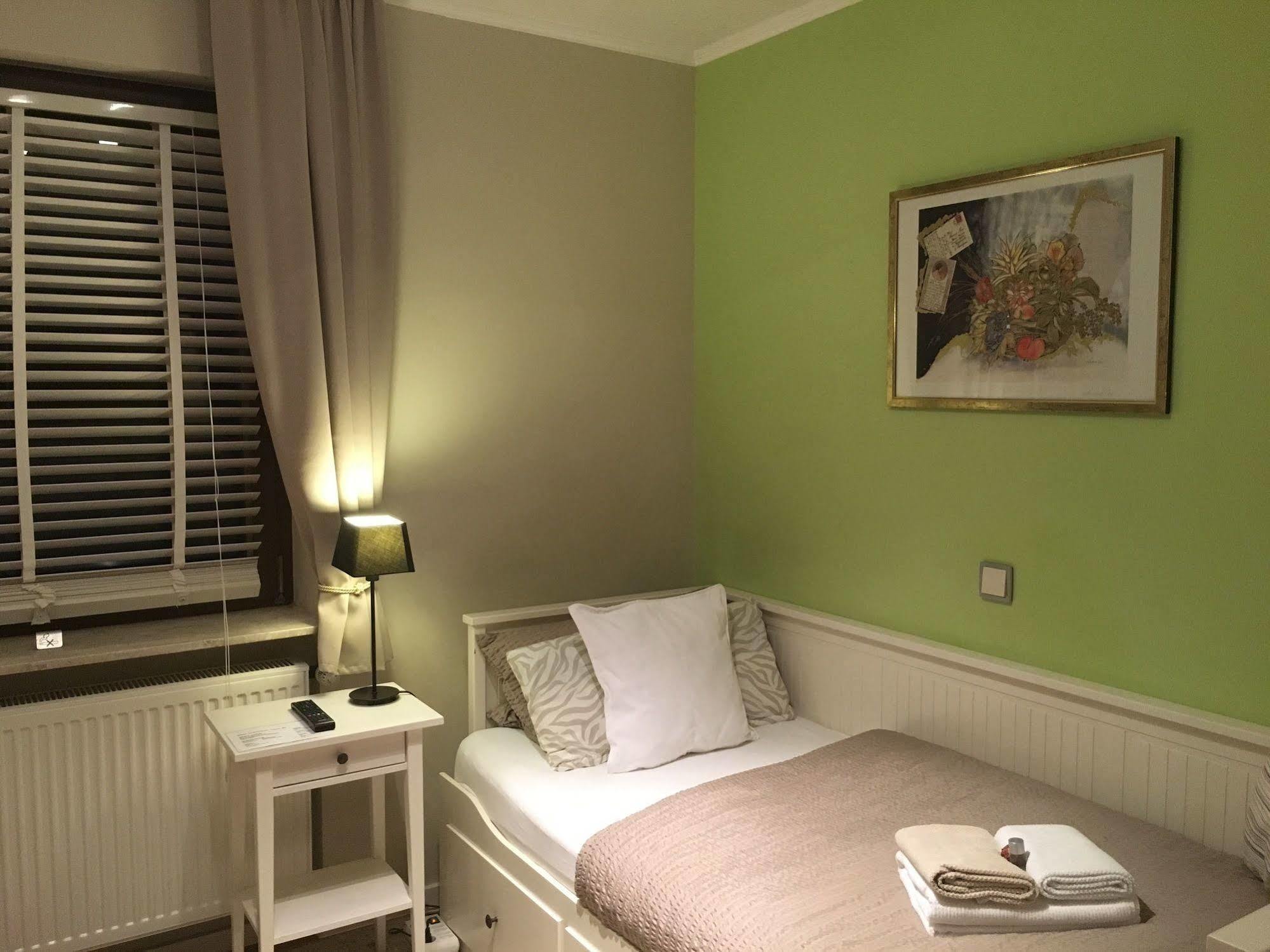 Wohnraum Hotel & Gaestehaus Gusterath ภายนอก รูปภาพ